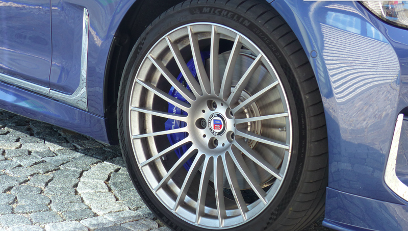 Illustration for article titled What It Was Like to Go 170 MPH in BMW's Swankiest Super Sedan